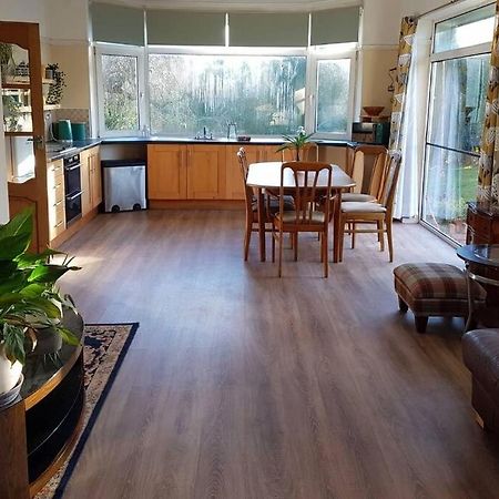 4 Bedroom Country Home 布里斯托 外观 照片