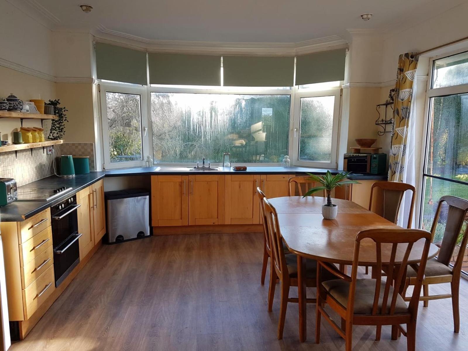 4 Bedroom Country Home 布里斯托 外观 照片