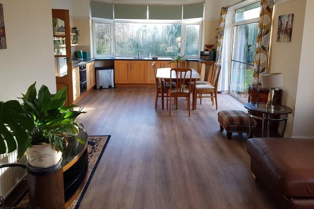 4 Bedroom Country Home 布里斯托 外观 照片
